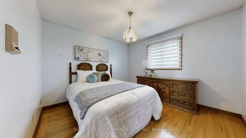 Photo 21 at 101 Dunstan Crescent, West Woodbridge, Vaughan