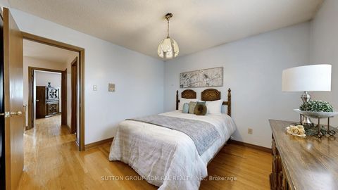 Photo 22 at 101 Dunstan Crescent, West Woodbridge, Vaughan