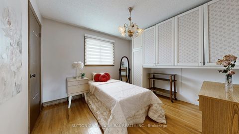 Photo 23 at 101 Dunstan Crescent, West Woodbridge, Vaughan