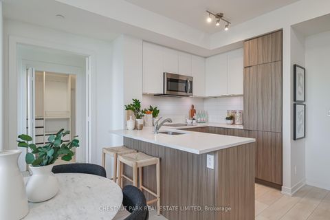 Photo 4 at 704 - 223 St Clair Avenue W, Casa Loma, Toronto