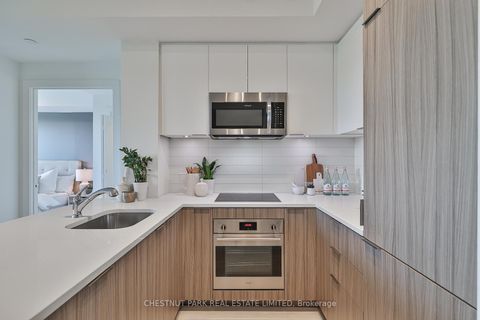 Photo 11 at 704 - 223 St Clair Avenue W, Casa Loma, Toronto