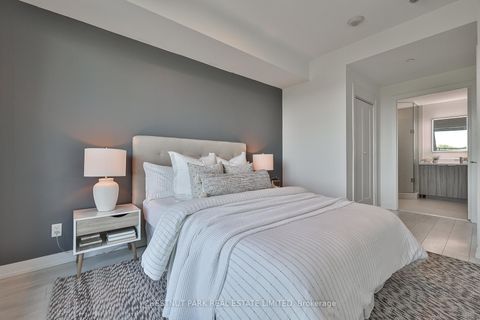Photo 19 at 704 - 223 St Clair Avenue W, Casa Loma, Toronto