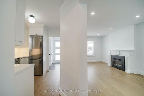 Photo 4 at 1380 Woodbine Avenue, East York, Toronto