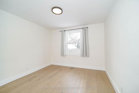 Photo 11 at 1380 Woodbine Avenue, East York, Toronto