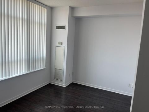 Photo 7 at 907 - 120 Dallimore Circle, Don Mills, Toronto