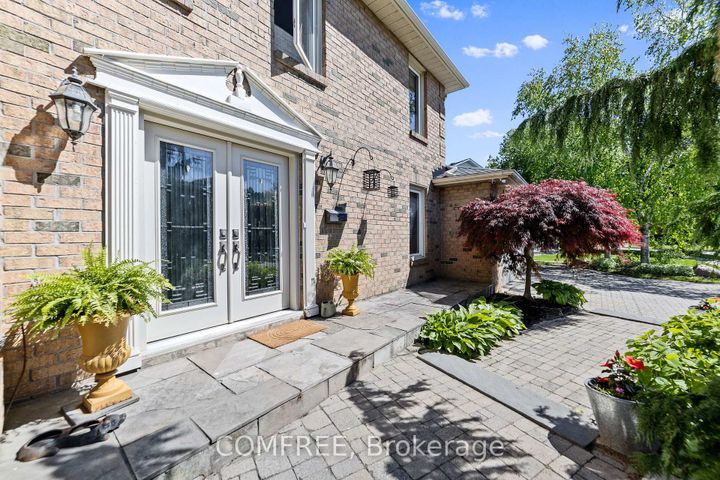 Photo 2 at 2131 Upland Drive, Headon, Burlington