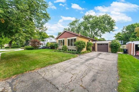 Photo 2 at 23 Cotman Crescent, West Deane, Toronto