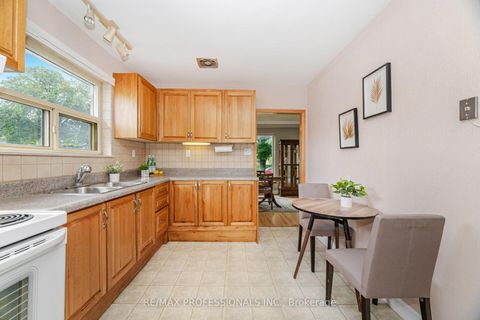 Photo 11 at 23 Cotman Crescent, West Deane, Toronto