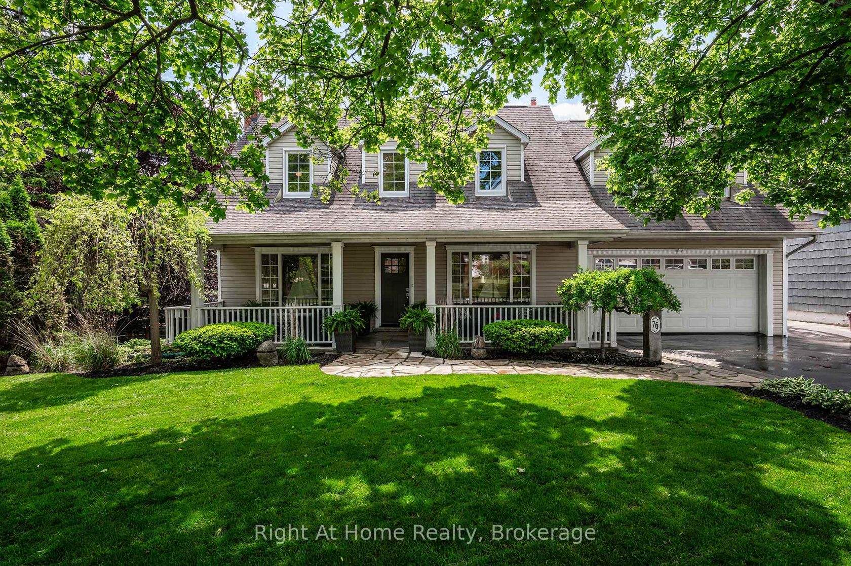 76 Brock Street W, CO Central, Oakville 