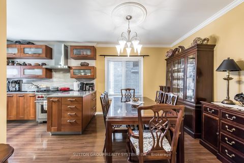 Photo 2 at 574 Perth Avenue, Pellam Park, Toronto