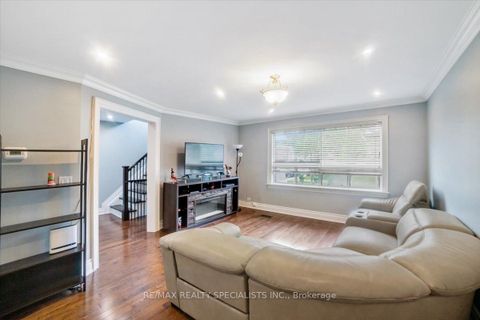 Photo 3 at 26 Edinborough Court, Smythe, Toronto