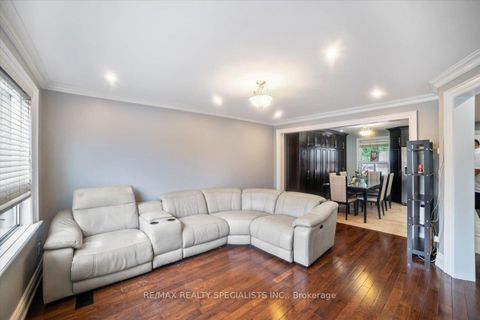 Photo 4 at 26 Edinborough Court, Smythe, Toronto