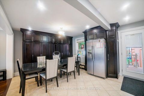 Photo 7 at 26 Edinborough Court, Smythe, Toronto