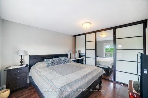 Photo 8 at 26 Edinborough Court, Smythe, Toronto