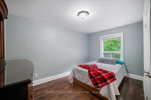 Photo 10 at 26 Edinborough Court, Smythe, Toronto