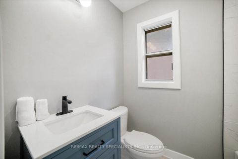 Photo 14 at 26 Edinborough Court, Smythe, Toronto