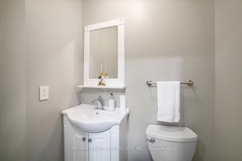 Photo 16 at 26 Edinborough Court, Smythe, Toronto