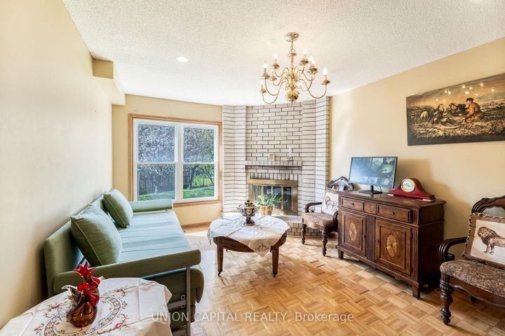 Photo 3 at 14 Rodwell Court, Fletcher's Creek South, Brampton