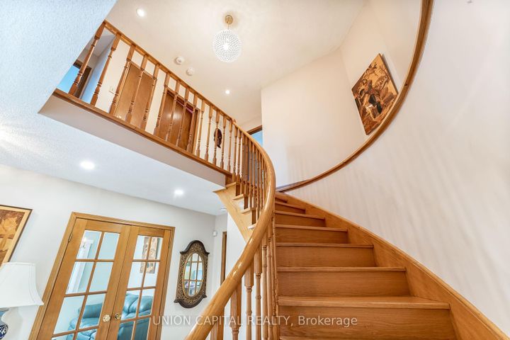 Photo 12 at 14 Rodwell Court, Fletcher's Creek South, Brampton