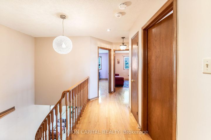 Photo 13 at 14 Rodwell Court, Fletcher's Creek South, Brampton