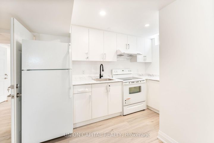 Photo 31 at 14 Rodwell Court, Fletcher's Creek South, Brampton