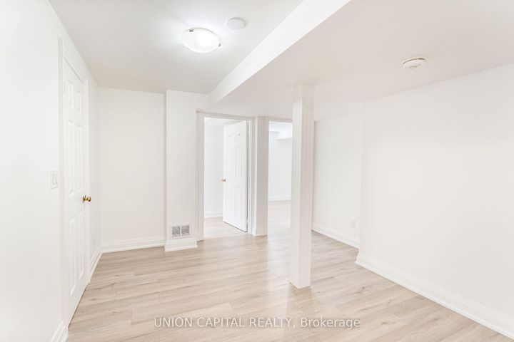 Photo 32 at 14 Rodwell Court, Fletcher's Creek South, Brampton
