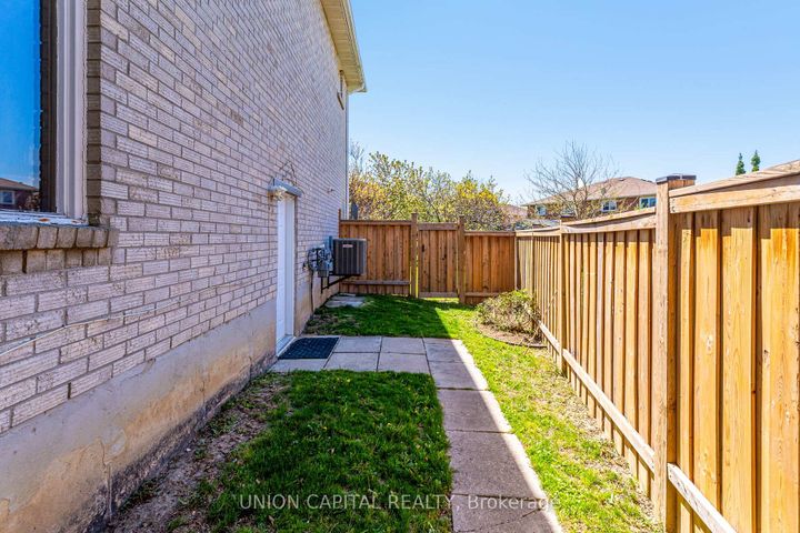 Photo 38 at 14 Rodwell Court, Fletcher's Creek South, Brampton