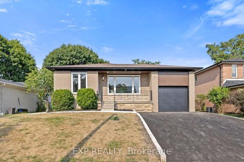 Photo 1 at 5 Midcroft Drive, Malvern West, Toronto