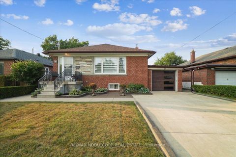 Photo 3 at 65 Exbury Road, CFB, Toronto