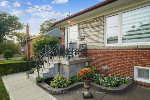 Photo 4 at 65 Exbury Road, CFB, Toronto