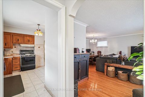 Photo 7 at 65 Exbury Road, CFB, Toronto