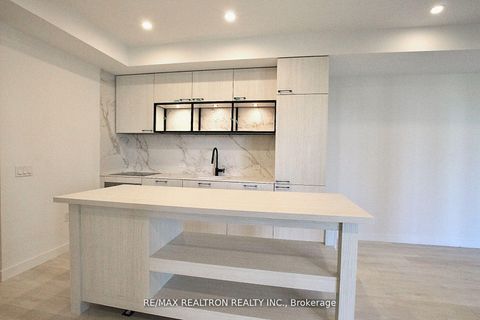 Photo 9 at 801 - 505 Richmond Street W, Waterfront Communities C1, Toronto