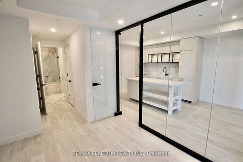 Photo 10 at 801 - 505 Richmond Street W, Waterfront Communities C1, Toronto
