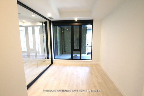 Photo 11 at 801 - 505 Richmond Street W, Waterfront Communities C1, Toronto