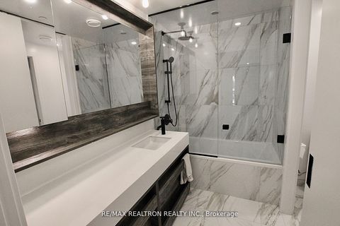 Photo 13 at 801 - 505 Richmond Street W, Waterfront Communities C1, Toronto