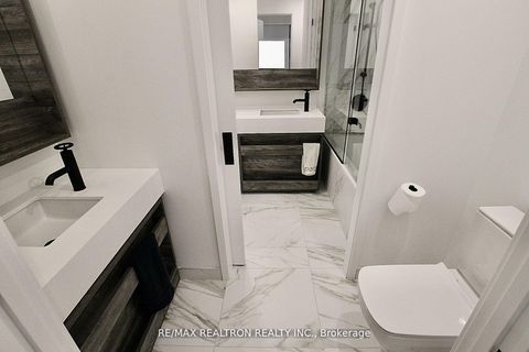 Photo 14 at 801 - 505 Richmond Street W, Waterfront Communities C1, Toronto
