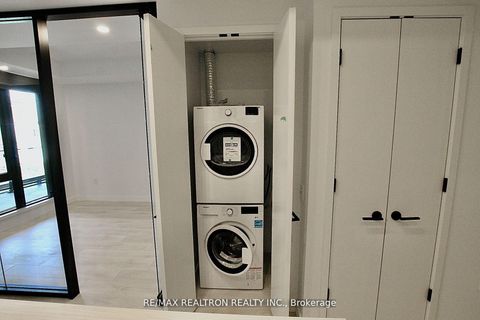 Photo 15 at 801 - 505 Richmond Street W, Waterfront Communities C1, Toronto