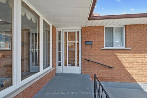 Photo 3 at 7 Gatesgill Crescent, CFB, Toronto