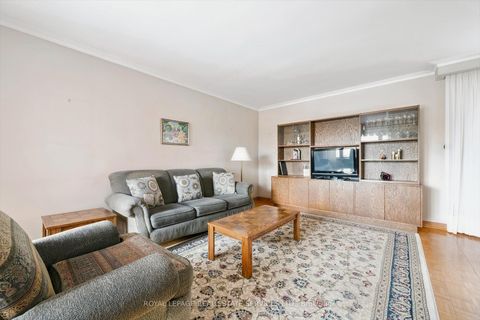 Photo 5 at 7 Gatesgill Crescent, CFB, Toronto