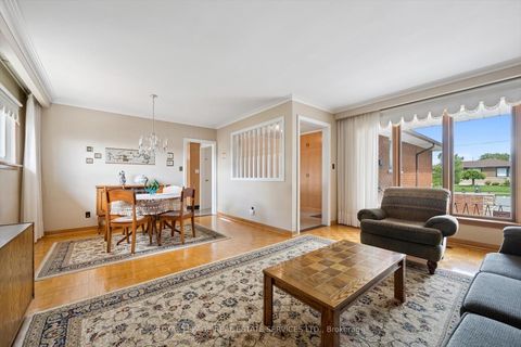 Photo 6 at 7 Gatesgill Crescent, CFB, Toronto