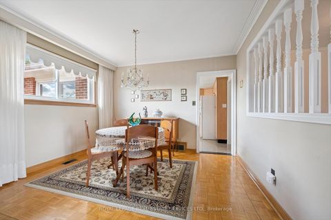 Photo 7 at 7 Gatesgill Crescent, CFB, Toronto