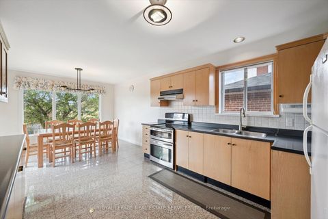 Photo 8 at 7 Gatesgill Crescent, CFB, Toronto