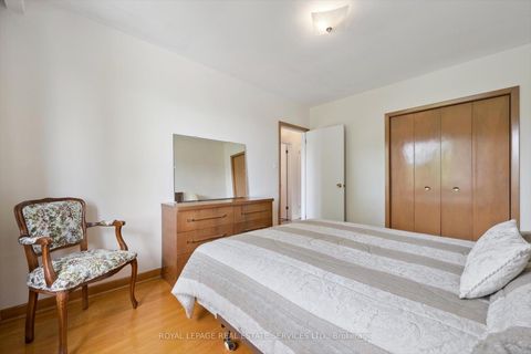Photo 13 at 7 Gatesgill Crescent, CFB, Toronto