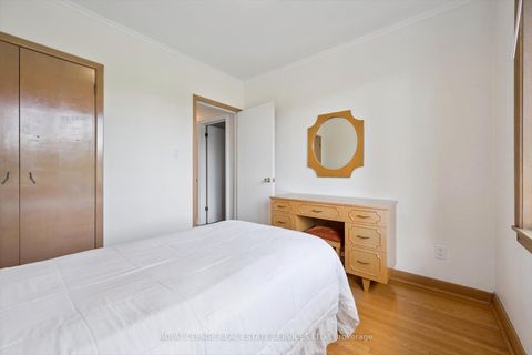 Photo 15 at 7 Gatesgill Crescent, CFB, Toronto