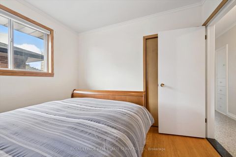 Photo 17 at 7 Gatesgill Crescent, CFB, Toronto