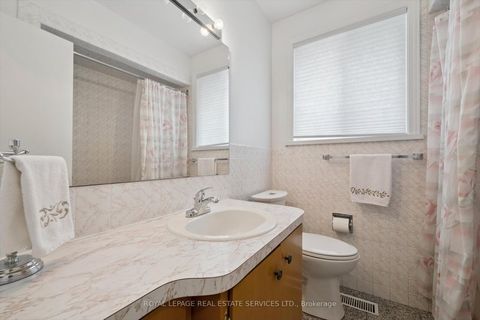 Photo 18 at 7 Gatesgill Crescent, CFB, Toronto
