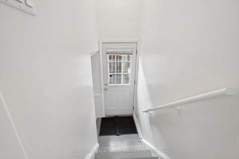 Photo 19 at 7 Gatesgill Crescent, CFB, Toronto