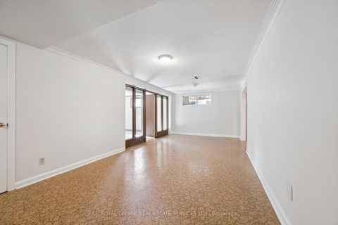 Photo 22 at 7 Gatesgill Crescent, CFB, Toronto
