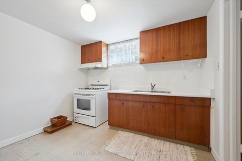 Photo 25 at 7 Gatesgill Crescent, CFB, Toronto