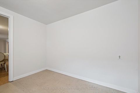 Photo 26 at 7 Gatesgill Crescent, CFB, Toronto